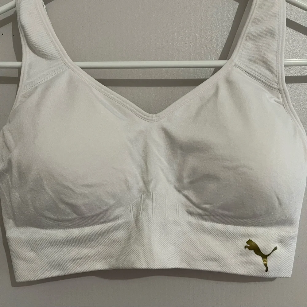 XS women’s Puma White Sports Bra Medium Support Moisture-Wicking pull on